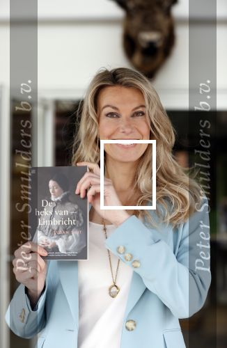 Amsterdam 26 mei 2021
Susan Smit met haar nieuwe roman de heks van Limbricht.