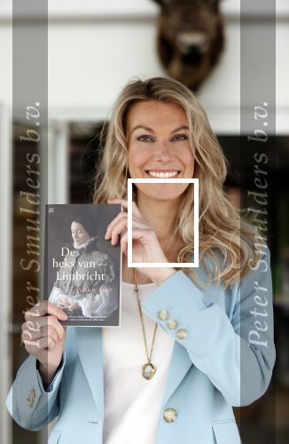 Amsterdam 26 mei 2021
Susan Smit met haar nieuwe roman de heks van Limbricht.