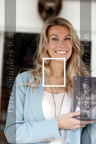 Amsterdam 26 mei 2021
Susan Smit met haar nieuwe roman de heks van Limbricht.