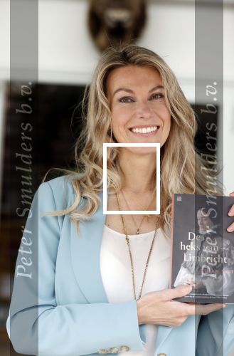 Amsterdam 26 mei 2021
Susan Smit met haar nieuwe roman de heks van Limbricht.