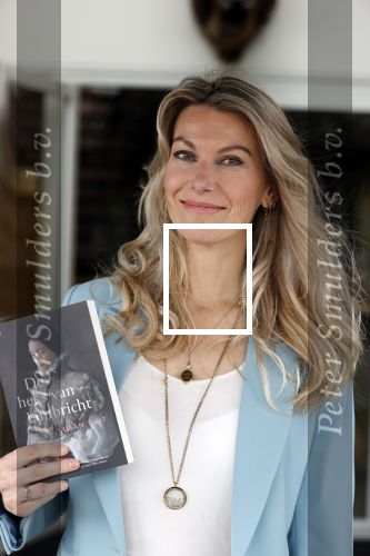 Amsterdam 26 mei 2021
Susan Smit met haar nieuwe roman de heks van Limbricht.
