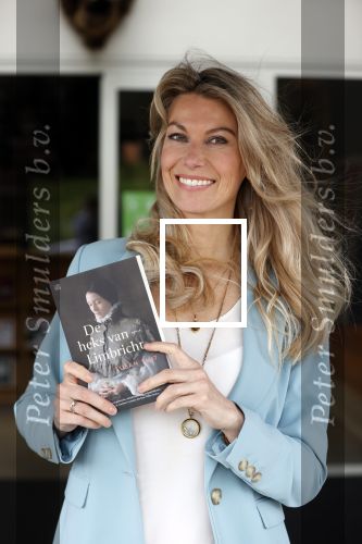 Amsterdam 26 mei 2021
Susan Smit met haar nieuwe roman de heks van Limbricht.