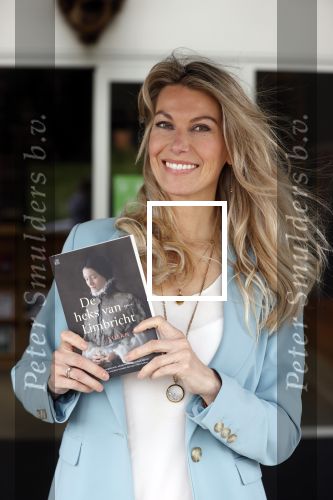 Amsterdam 26 mei 2021
Susan Smit met haar nieuwe roman de heks van Limbricht.