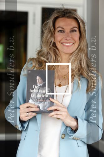 Amsterdam 26 mei 2021
Susan Smit met haar nieuwe roman de heks van Limbricht.
