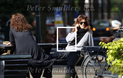 Amsterdam 20 mei 2021
Suzanne Klemann met partner Minka Mooren op de cornelis schuytstraat