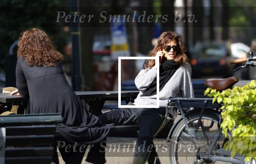 Amsterdam 20 mei 2021
Suzanne Klemann met partner Minka Mooren op de cornelis schuytstraat