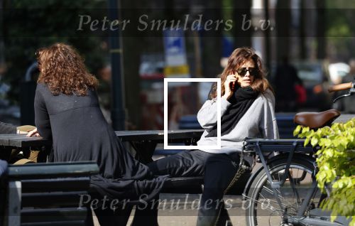 Amsterdam 20 mei 2021
Suzanne Klemann met partner Minka Mooren op de cornelis schuytstraat