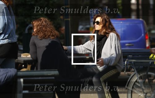 Amsterdam 20 mei 2021
Suzanne Klemann met partner Minka Mooren op de cornelis schuytstraat
