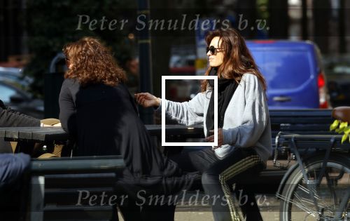 Amsterdam 20 mei 2021
Suzanne Klemann met partner Minka Mooren op de cornelis schuytstraat