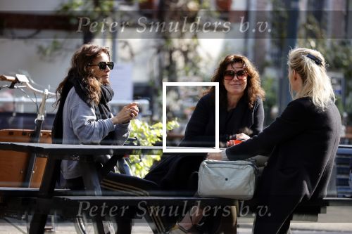 Amsterdam 20 mei 2021
Suzanne Klemann met partner Minka Mooren op de cornelis schuytstraat