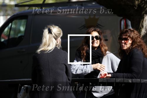 Amsterdam 20 mei 2021
Suzanne Klemann met partner Minka Mooren op de cornelis schuytstraat