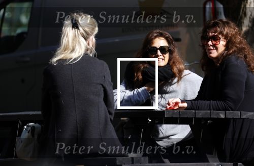 Amsterdam 20 mei 2021
Suzanne Klemann met partner Minka Mooren op de cornelis schuytstraat