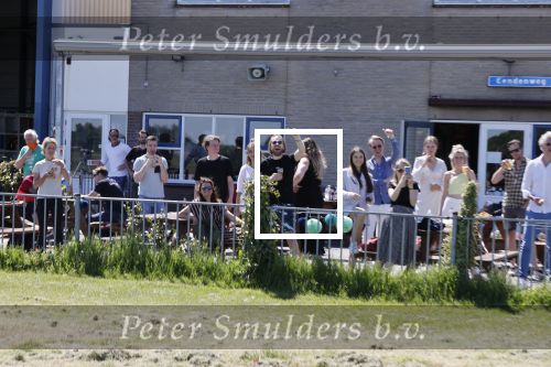 Teuge 1  juni 2021
Thomas v d Vlugt presenteert zijn boek door uit een vleigtuig te springen met een parachute. Stefan Jurriens