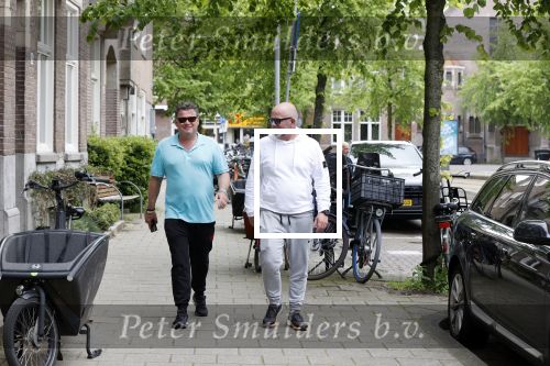 Amsterdam 29 mei 2021
Wolter Kroes en kennis Richard lopend door Amsterdam zuid.