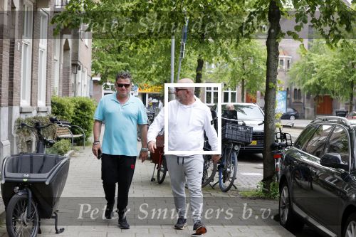 Amsterdam 29 mei 2021
Wolter Kroes en kennis Richard lopend door Amsterdam zuid.