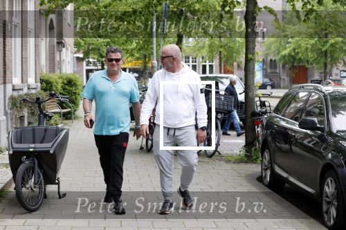 Amsterdam 29 mei 2021
Wolter Kroes en kennis Richard lopend door Amsterdam zuid.