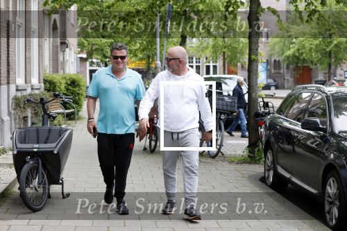 Amsterdam 29 mei 2021
Wolter Kroes en kennis Richard lopend door Amsterdam zuid.