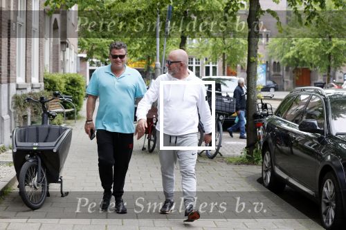 Amsterdam 29 mei 2021
Wolter Kroes en kennis Richard lopend door Amsterdam zuid.