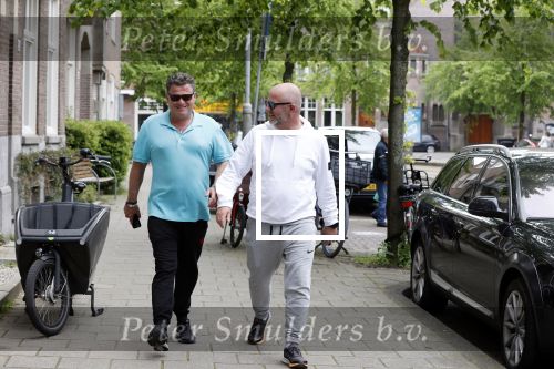 Amsterdam 29 mei 2021
Wolter Kroes en kennis Richard lopend door Amsterdam zuid.