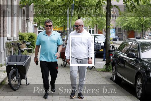 Amsterdam 29 mei 2021
Wolter Kroes en kennis Richard lopend door Amsterdam zuid.