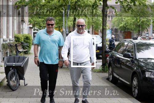 Amsterdam 29 mei 2021
Wolter Kroes en kennis Richard lopend door Amsterdam zuid.