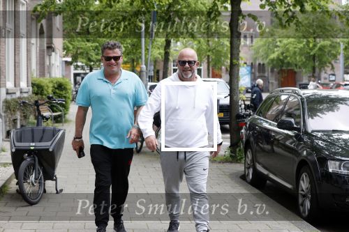 Amsterdam 29 mei 2021
Wolter Kroes en kennis Richard lopend door Amsterdam zuid.