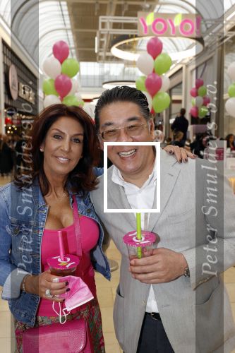 Amstelveen 27 mei 2021
Opening Yoyo tea bar van Rachel Hazes in winkelcentrum Amstelveen.
Andre Hazes zijn vriendinSarah v Soelen en haar ouders zijn ook aanwezig. Won Yip en rachel