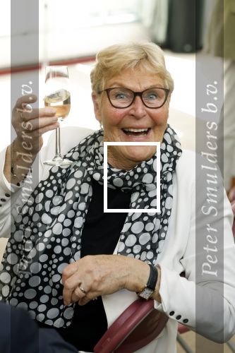 Den Haag 9 juni 202
Erica Terpstra krijgt een belangrijke onderscheiding uit handen van de Japanse Ambassadeur . Alles speelde zich af op de Japanse Ambassade in Den Haag. Ada Kok met haar man Mat