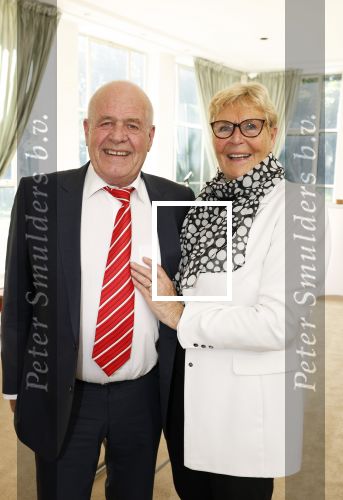 Den Haag 9 juni 202
Erica Terpstra krijgt een belangrijke onderscheiding uit handen van de Japanse Ambassadeur . Alles speelde zich af op de Japanse Ambassade in Den Haag. Ada Kok met haar man Mat