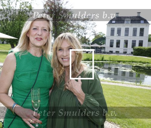 Nieuwersluis 18 mei 2022
Presentatie weekblad Margriet met de Dolly Dots als hoofdredakteur. Aanwezig Angela Groothuizen Esther Oosterbeek Angela Kramers en Anita Heilker.
Het event was bij Flora batava.
