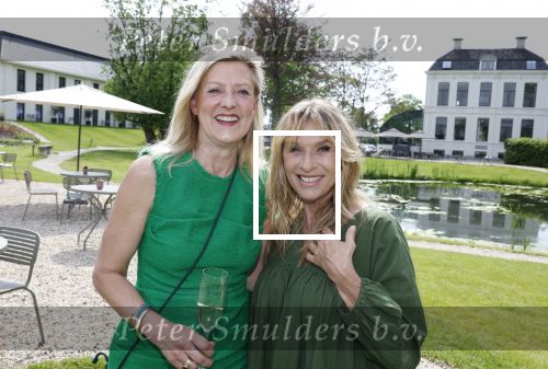 Nieuwersluis 18 mei 2022
Presentatie weekblad Margriet met de Dolly Dots als hoofdredakteur. Aanwezig Angela Groothuizen Esther Oosterbeek Angela Kramers en Anita Heilker.
Het event was bij Flora batava.