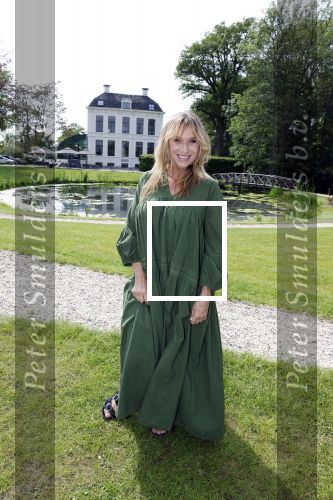 Nieuwersluis 18 mei 2022
Presentatie weekblad Margriet met de Dolly Dots als hoofdredakteur. Aanwezig Angela Groothuizen Esther Oosterbeek Angela Kramers en Anita Heilker.
Het event was bij Flora batava.