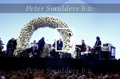 Den Haag 11 juni 2022
Zangeres Anouk Teeuwe trouwt met haar verloofde Dominique Schemmekes op het podium tijdens haar concert op het Malieveld.
