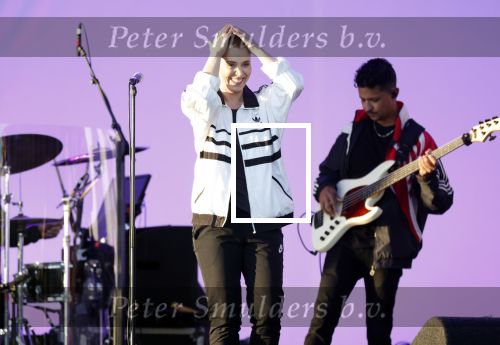 Den Haag 11 juni 2022
Zangeres Anouk Teeuwe trouwt met haar verloofde Dominique Schemmekes op het podium tijdens haar concert op het Malieveld.