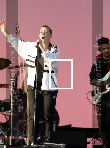 Den Haag 11 juni 2022
Zangeres Anouk Teeuwe trouwt met haar verloofde Dominique Schemmekes op het podium tijdens haar concert op het Malieveld.