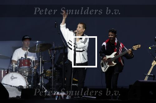 Den Haag 11 juni 2022
Zangeres Anouk Teeuwe trouwt met haar verloofde Dominique Schemmekes op het podium tijdens haar concert op het Malieveld.