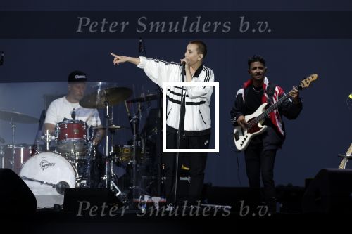 Den Haag 11 juni 2022
Zangeres Anouk Teeuwe trouwt met haar verloofde Dominique Schemmekes op het podium tijdens haar concert op het Malieveld.