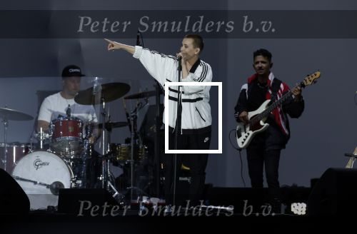 Den Haag 11 juni 2022
Zangeres Anouk Teeuwe trouwt met haar verloofde Dominique Schemmekes op het podium tijdens haar concert op het Malieveld.