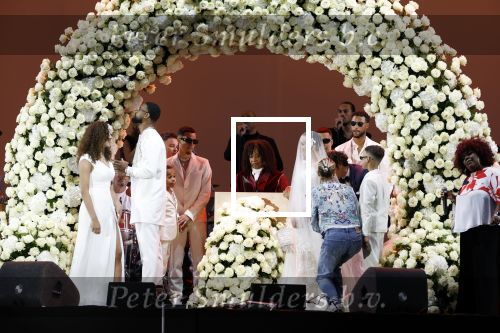 Den Haag 11 juni 2022
Zangeres Anouk Teeuwe trouwt met haar verloofde Dominique Schemmekes op het podium tijdens haar concert op het Malieveld.