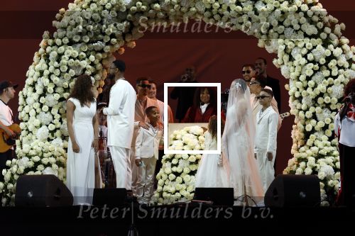 Den Haag 11 juni 2022
Zangeres Anouk Teeuwe trouwt met haar verloofde Dominique Schemmekes op het podium tijdens haar concert op het Malieveld.