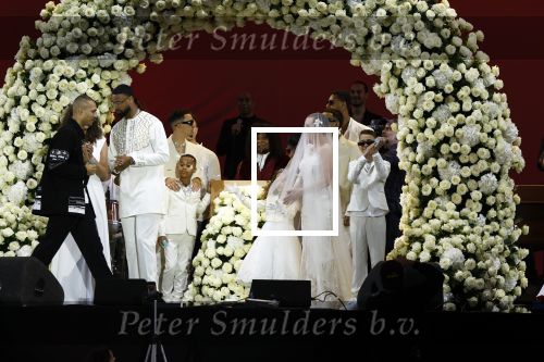 Den Haag 11 juni 2022
Zangeres Anouk Teeuwe trouwt met haar verloofde Dominique Schemmekes op het podium tijdens haar concert op het Malieveld.