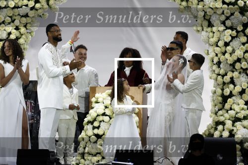 Den Haag 11 juni 2022
Zangeres Anouk Teeuwe trouwt met haar verloofde Dominique Schemmekes op het podium tijdens haar concert op het Malieveld.