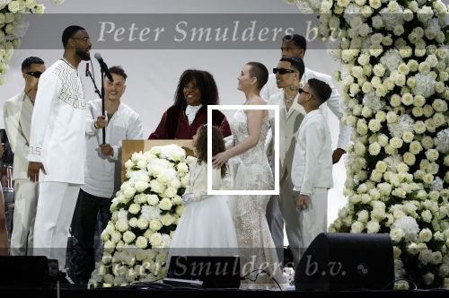 Den Haag 11 juni 2022
Zangeres Anouk Teeuwe trouwt met haar verloofde Dominique Schemmekes op het podium tijdens haar concert op het Malieveld.