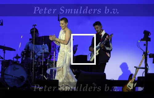 Den Haag 11 juni 2022
Zangeres Anouk Teeuwe trouwt met haar verloofde Dominique Schemmekes op het podium tijdens haar concert op het Malieveld.