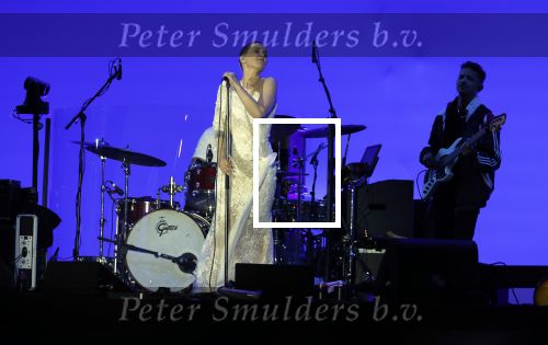Den Haag 11 juni 2022
Zangeres Anouk Teeuwe trouwt met haar verloofde Dominique Schemmekes op het podium tijdens haar concert op het Malieveld.