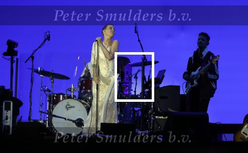 Den Haag 11 juni 2022
Zangeres Anouk Teeuwe trouwt met haar verloofde Dominique Schemmekes op het podium tijdens haar concert op het Malieveld.
