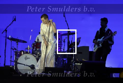Den Haag 11 juni 2022
Zangeres Anouk Teeuwe trouwt met haar verloofde Dominique Schemmekes op het podium tijdens haar concert op het Malieveld.