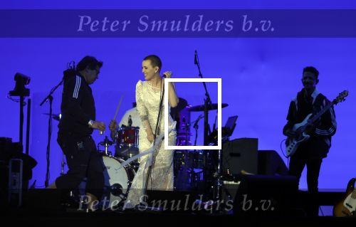Den Haag 11 juni 2022
Zangeres Anouk Teeuwe trouwt met haar verloofde Dominique Schemmekes op het podium tijdens haar concert op het Malieveld.