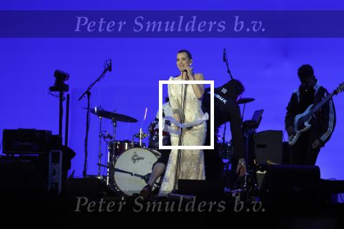 Den Haag 11 juni 2022
Zangeres Anouk Teeuwe trouwt met haar verloofde Dominique Schemmekes op het podium tijdens haar concert op het Malieveld.