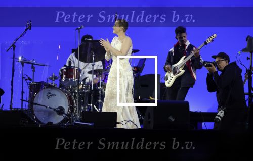 Den Haag 11 juni 2022
Zangeres Anouk Teeuwe trouwt met haar verloofde Dominique Schemmekes op het podium tijdens haar concert op het Malieveld.
